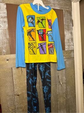 NWT Fortnite Yellow & Blue Graphic Pajama Set